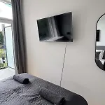 Pending Queen Bedroom With Balcony In Shared *
