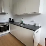 Appartement Pending Queen Bedroom With Balcony In Shared