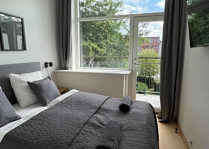 Pending Queen Bedroom With Balcony In Shared * Kopenhagen