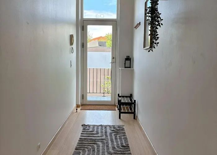 Pending Queen Bedroom With Balcony In Shared Kopenhagen