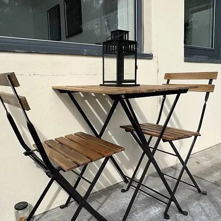 Pending Queen Bedroom With Balcony In Shared *