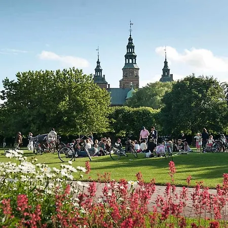 Pending Queen Bedroom With Balcony In Shared Apartamento