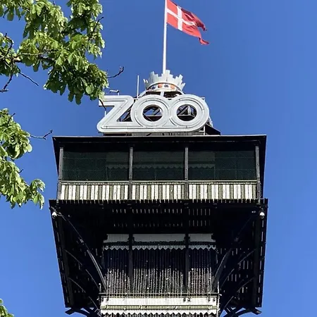 Pending Queen Bedroom With Balcony In Shared Copenhague