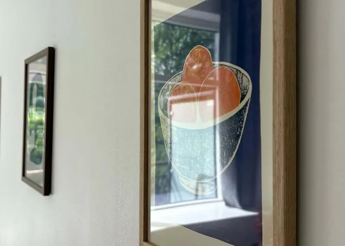 Pending Queen Bedroom With Balcony In Shared Apartamento