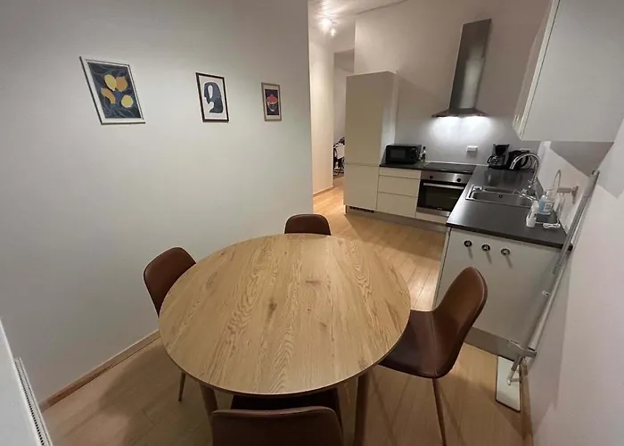 Pending Queen Bedroom With Balcony In Shared *