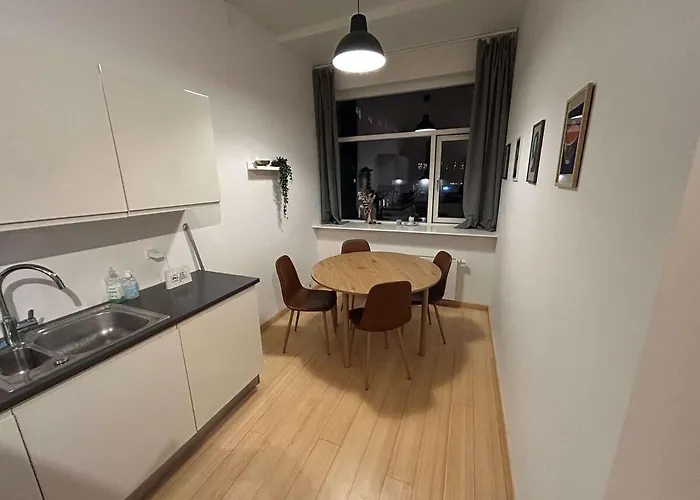 Διαμέρισμα Pending Queen Bedroom With Balcony In Shared *