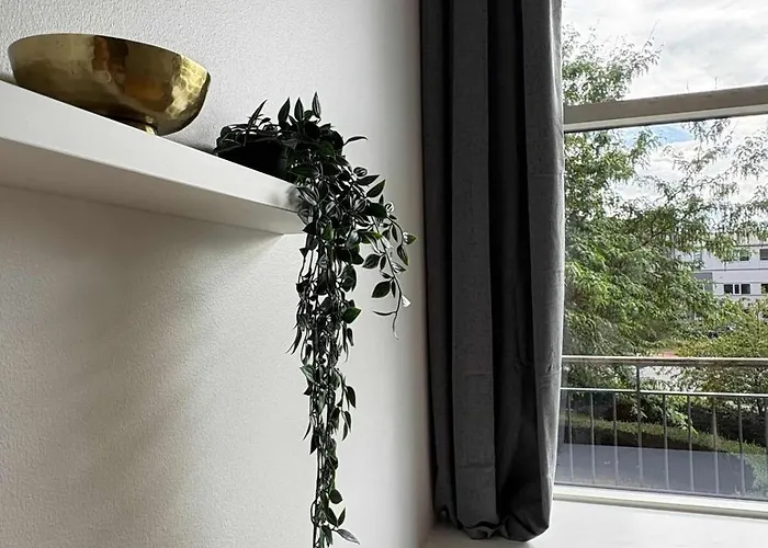 Pending Queen Bedroom With Balcony In Shared Copenhague