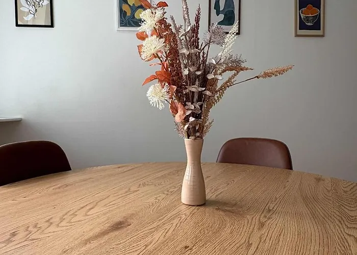 Pending Queen Bedroom With Balcony In Shared Apartamento *