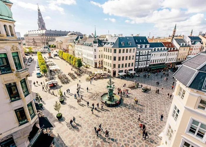 Pending Queen Bedroom With Balcony In Shared *