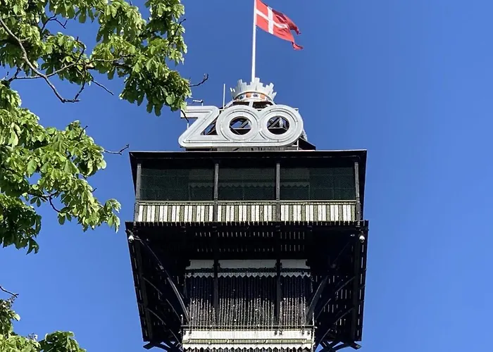 Pending Queen Bedroom With Balcony In Shared Copenhague