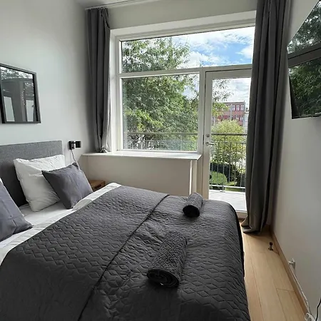 Pending Queen Bedroom With Balcony In Shared * Kopenhagen