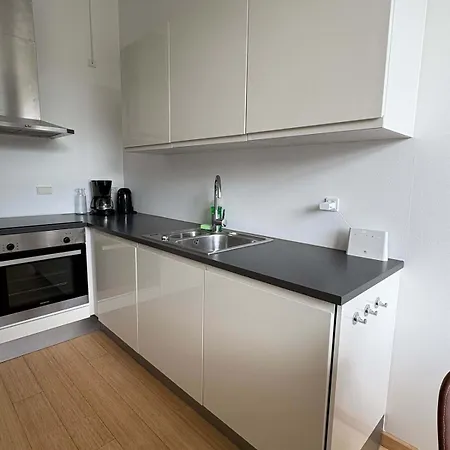 Apartment Pending Queen Bedroom With Balcony In Shared