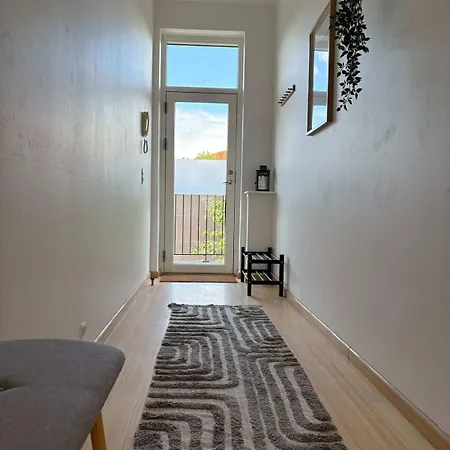 Pending Queen Bedroom With Balcony In Shared * Kopenhagen