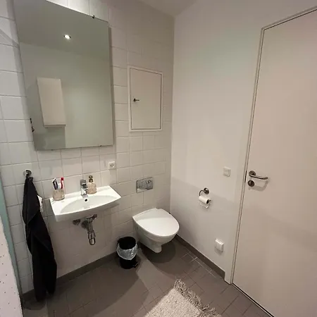 Pending Queen Bedroom With Balcony In Shared *