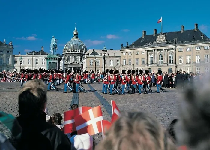 Apartman Pending Queen Bedroom With Balcony In Shared *