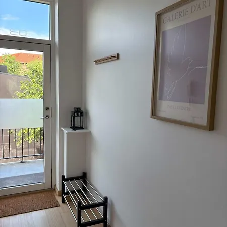 Pending Queen Bedroom With Balcony In Shared
