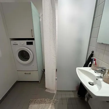 Pending Queen Bedroom With Balcony In Shared *